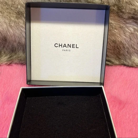 Chanel ❤️ with box - Picture 2 of 9